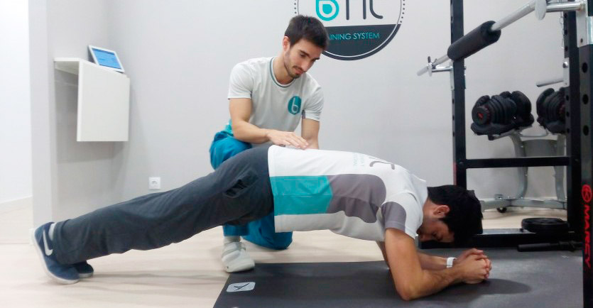 Ejercicio de plancha isométrica